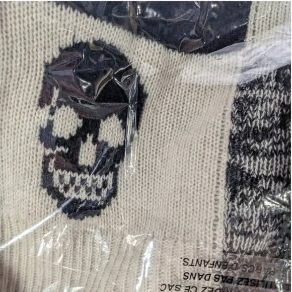 360 Cashmere | Freydis Skull Cashmere Crew In Grey - Picture 9 of 12
